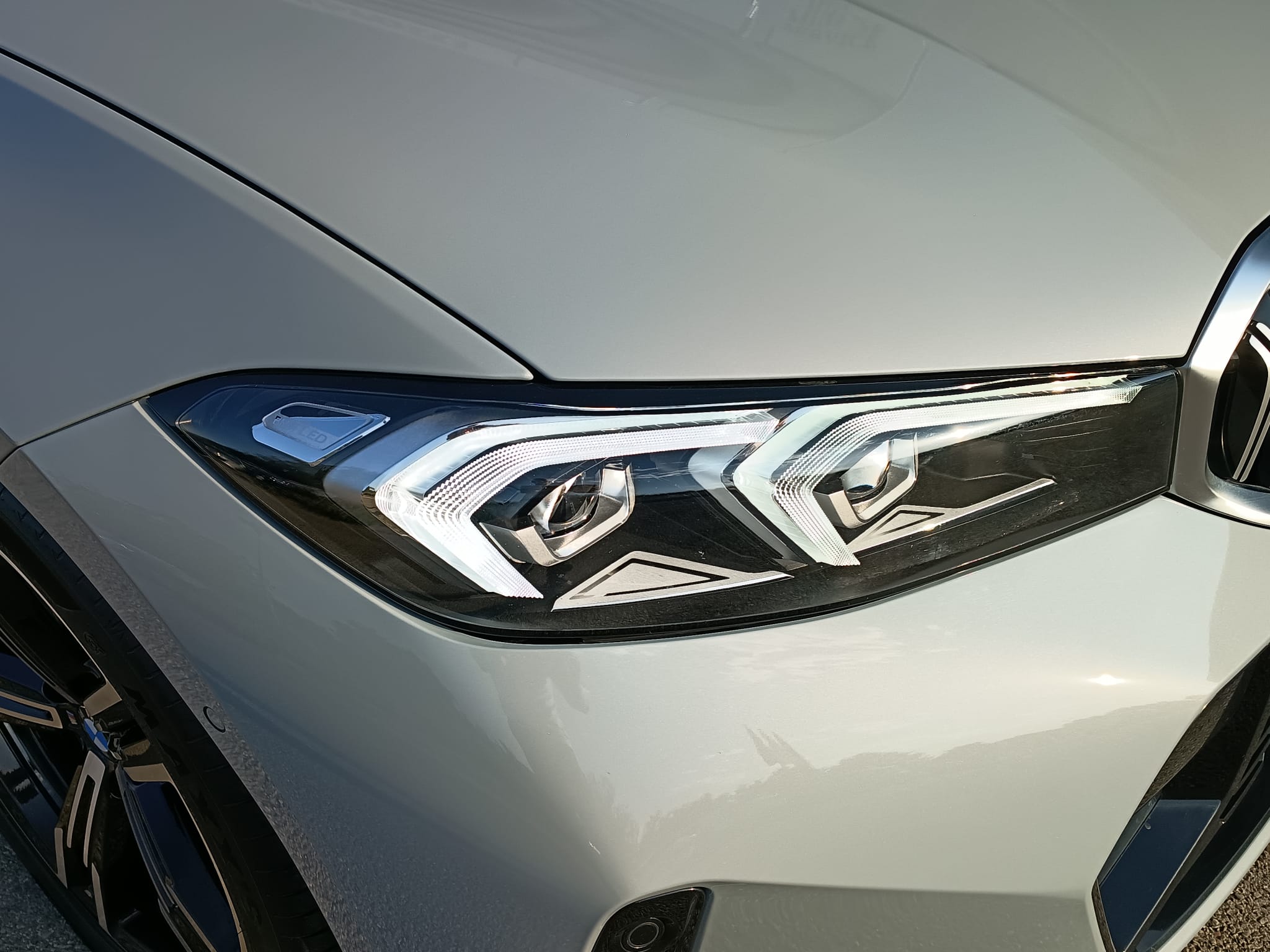 BMW 330i Touring XDrive MSport Auto - immagine 10