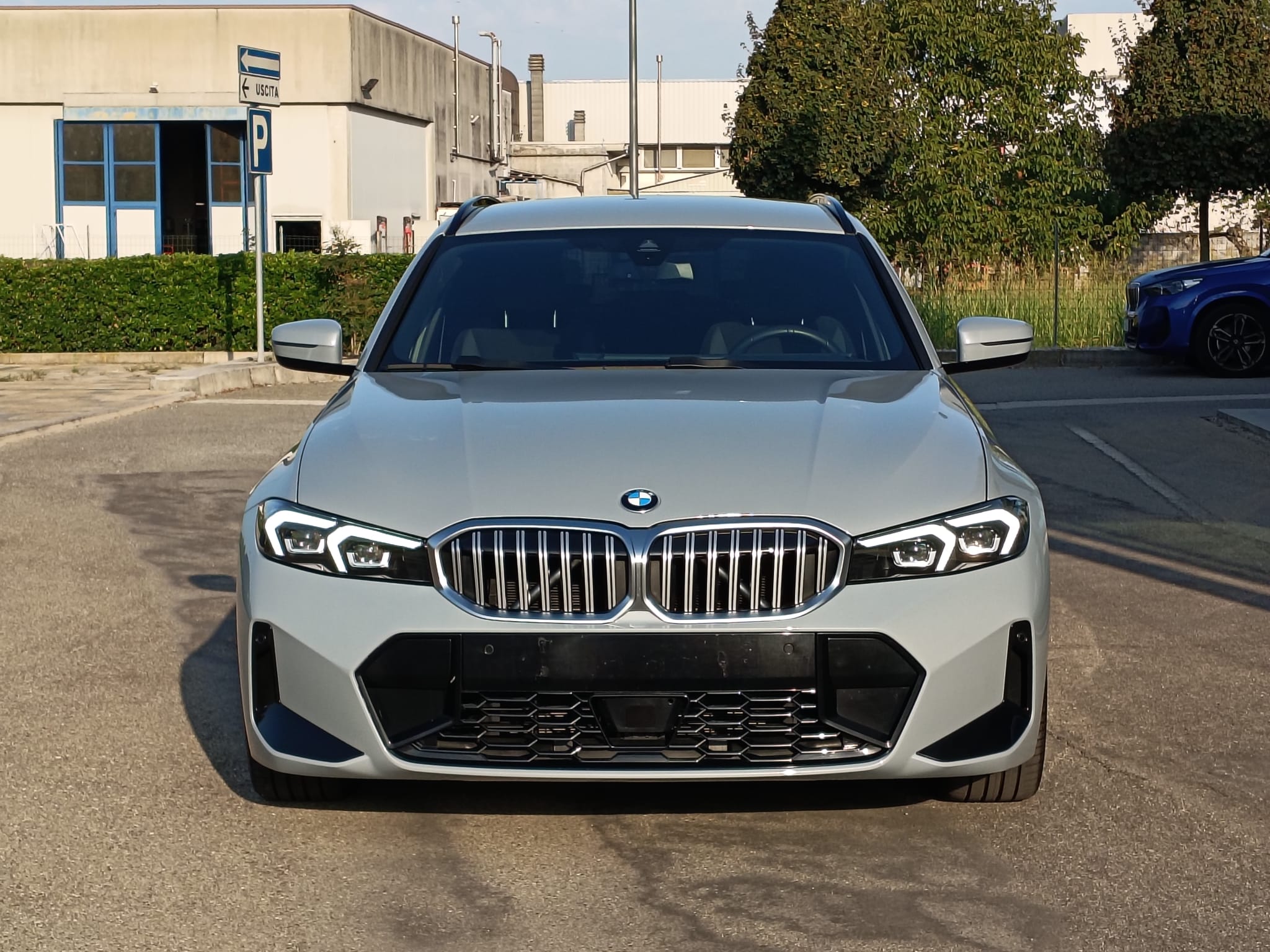BMW 330i Touring XDrive MSport Auto - immagine 2