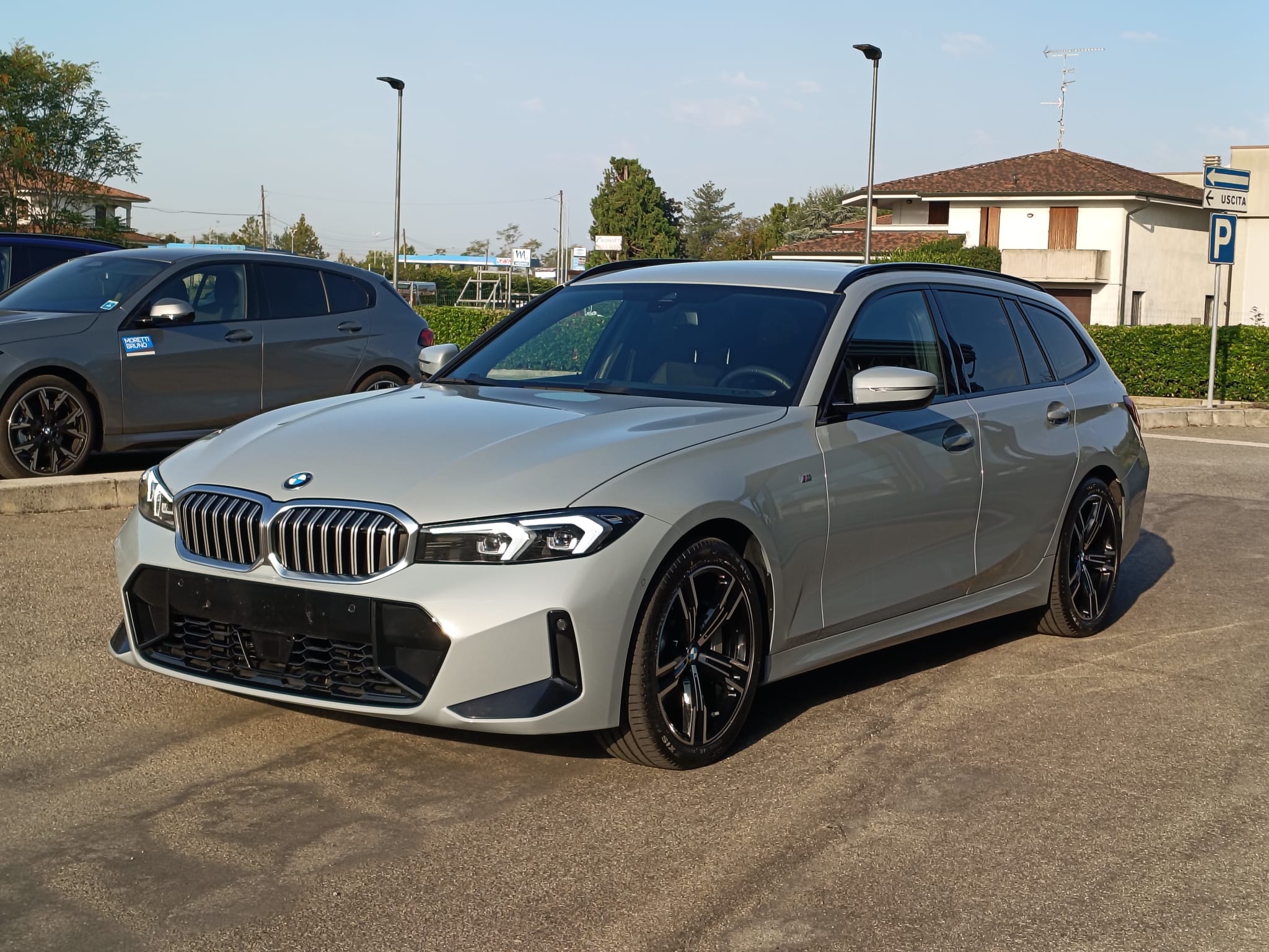 BMW 330i Touring XDrive MSport Auto - immagine 3