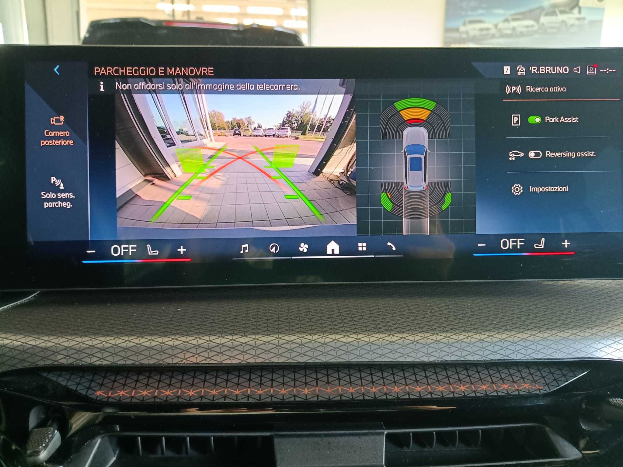 BMW 330i Touring XDrive MSport Auto - immagine 18