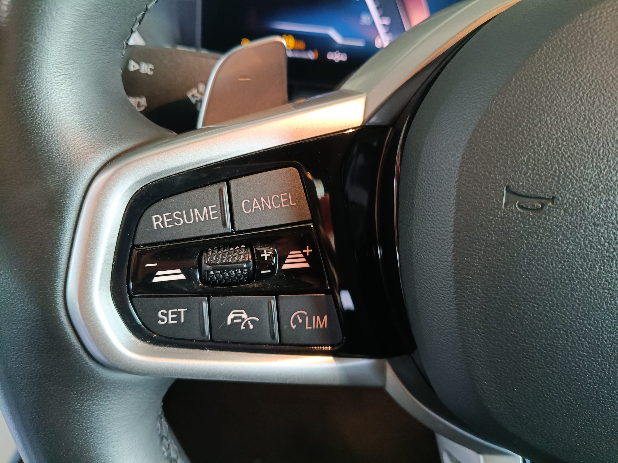 BMW 330i Touring XDrive MSport Auto - immagine 12