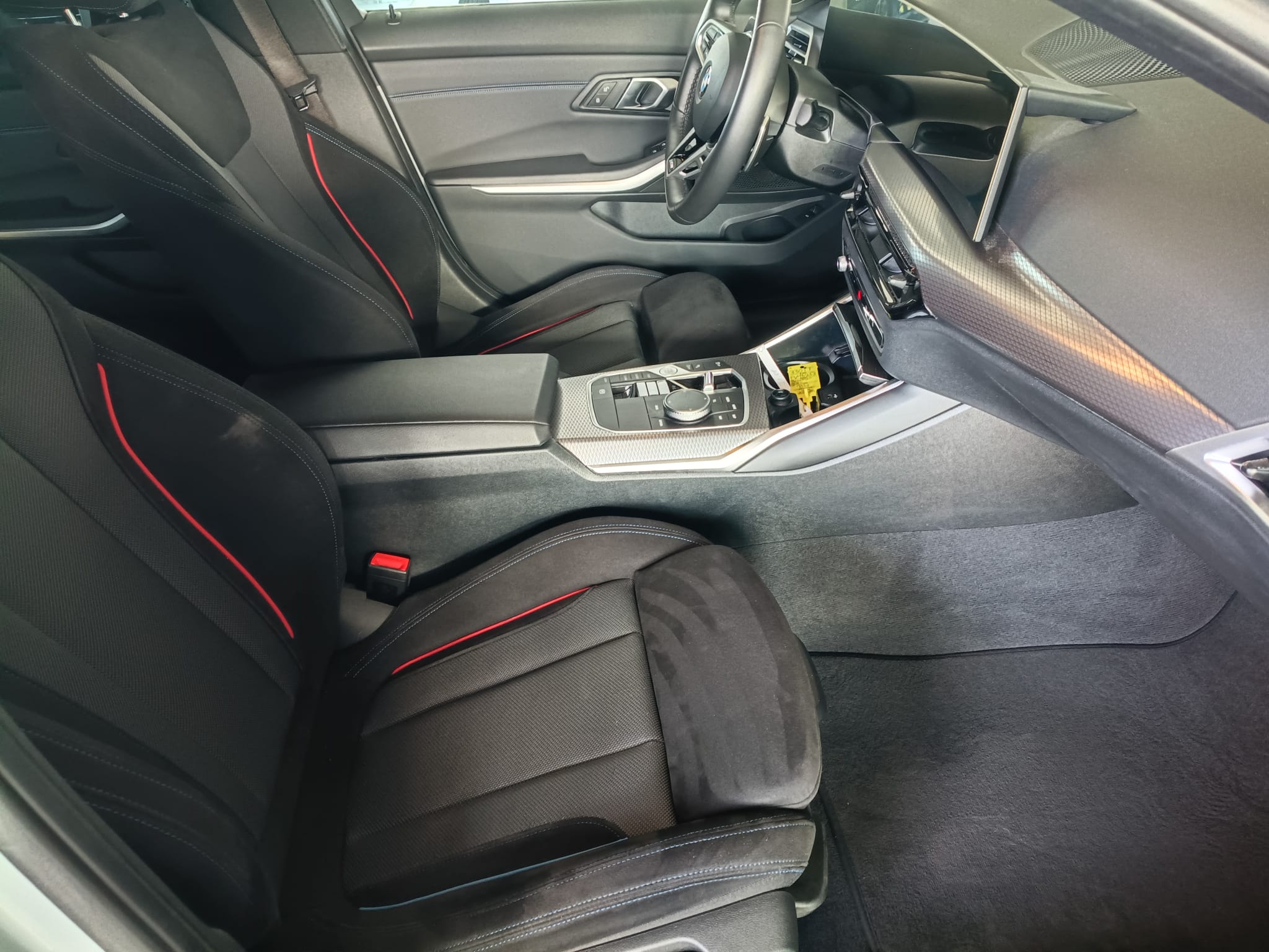 BMW 330i Touring XDrive MSport Auto - immagine 16