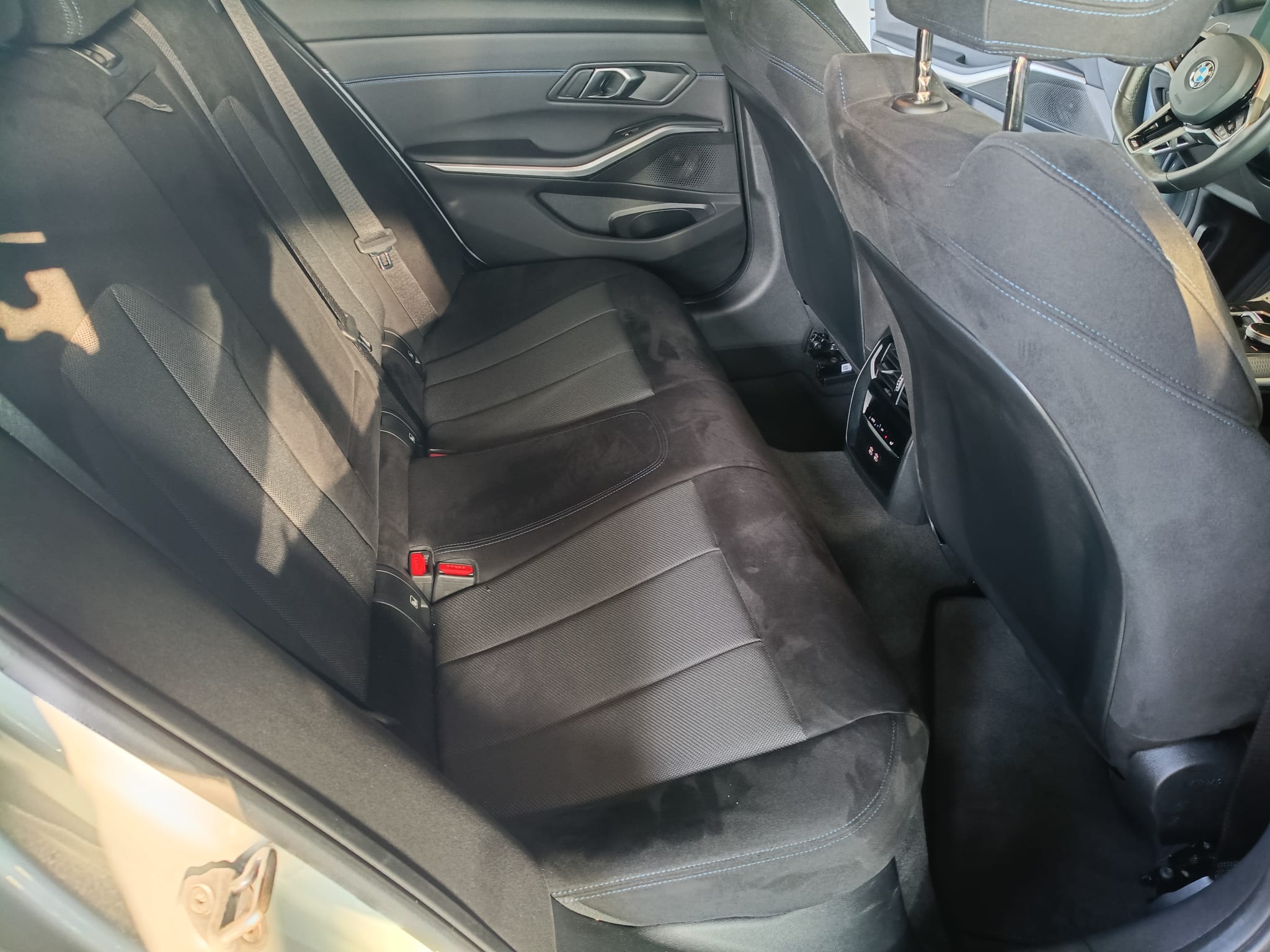 BMW 330i Touring XDrive MSport Auto - immagine 15