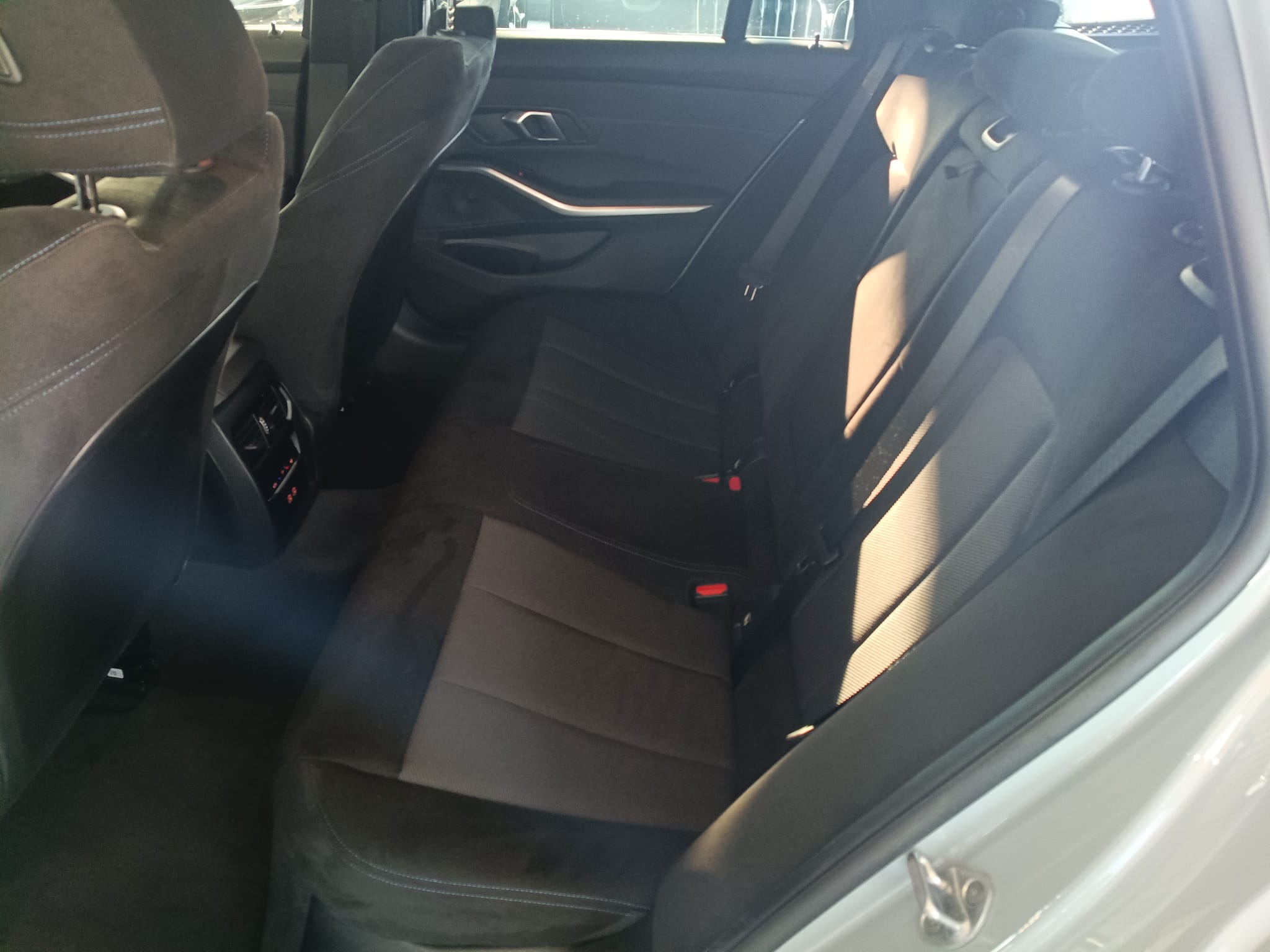 BMW 330i Touring XDrive MSport Auto - immagine 14