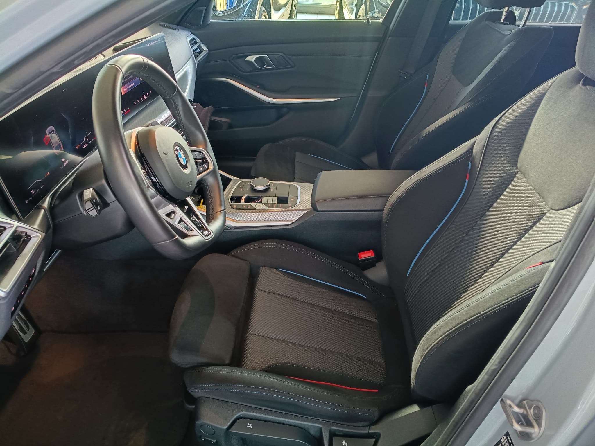 BMW 330i Touring XDrive MSport Auto - immagine 13
