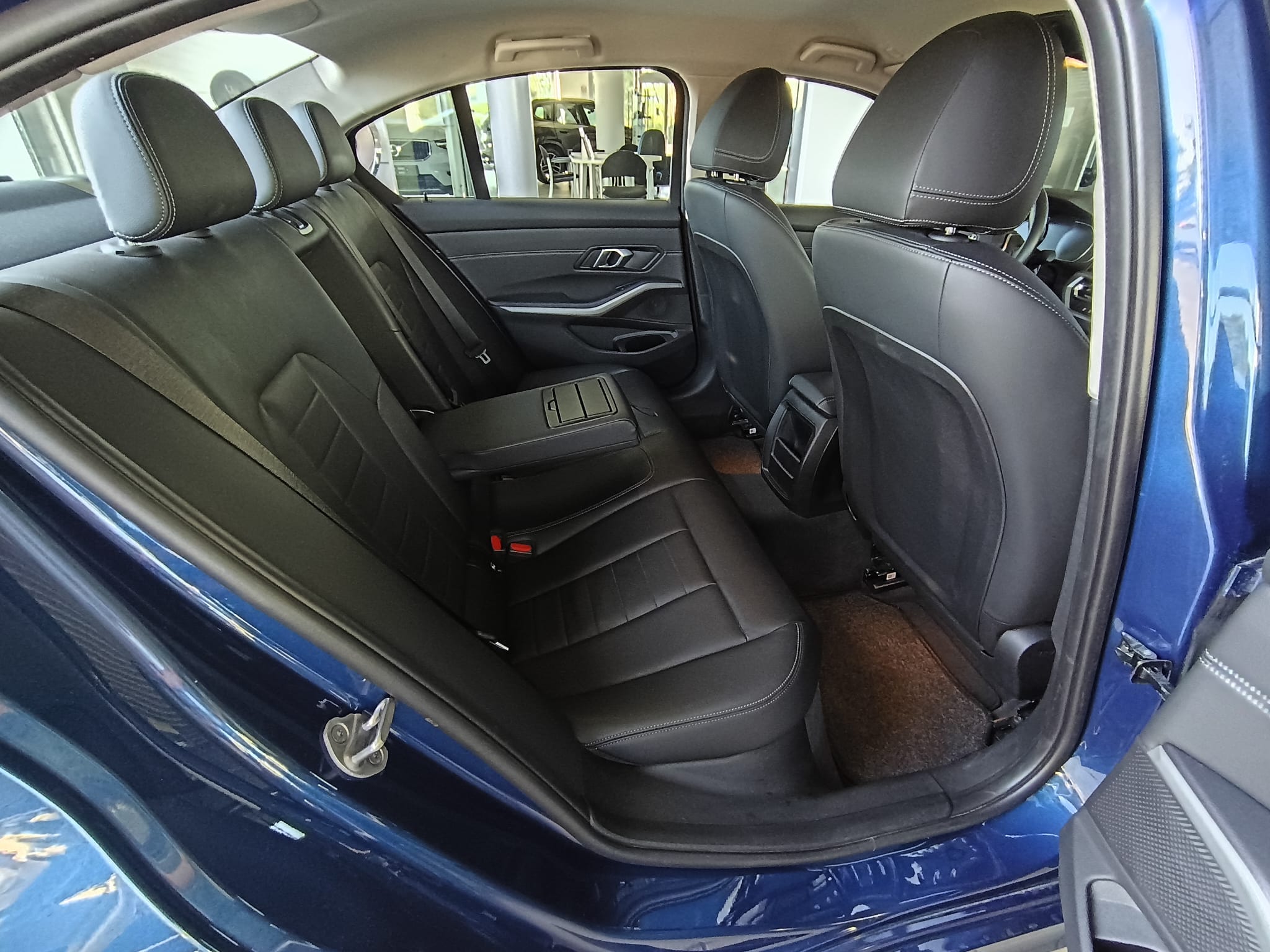 BMW 318i Business Advantage auto - immagine 13