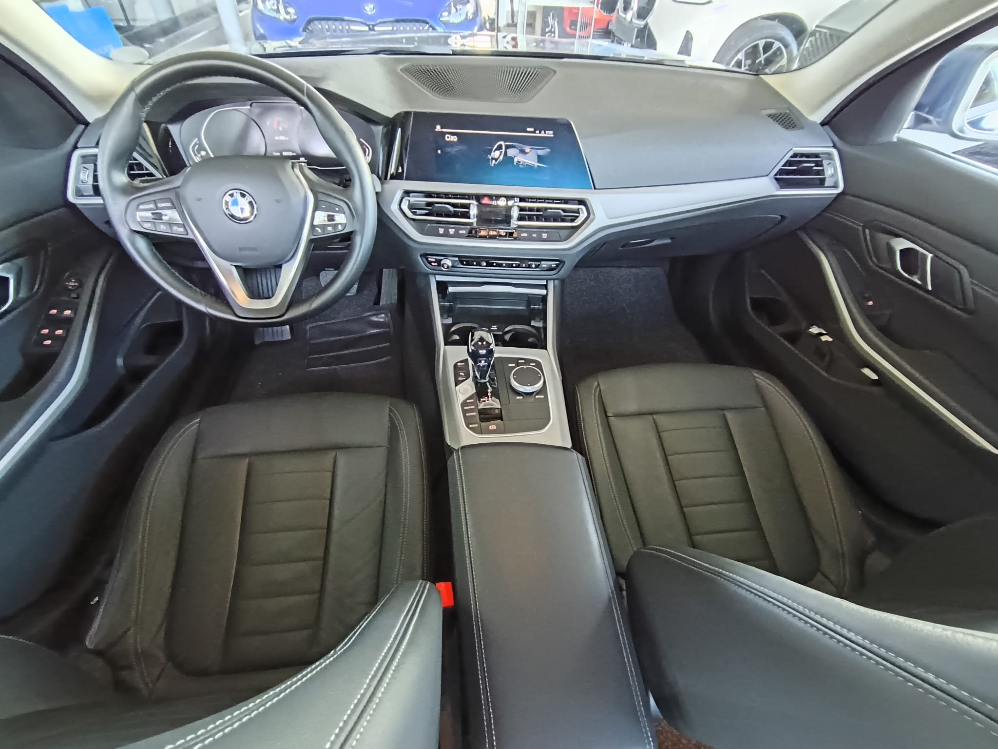 BMW 318i Business Advantage auto - immagine 15