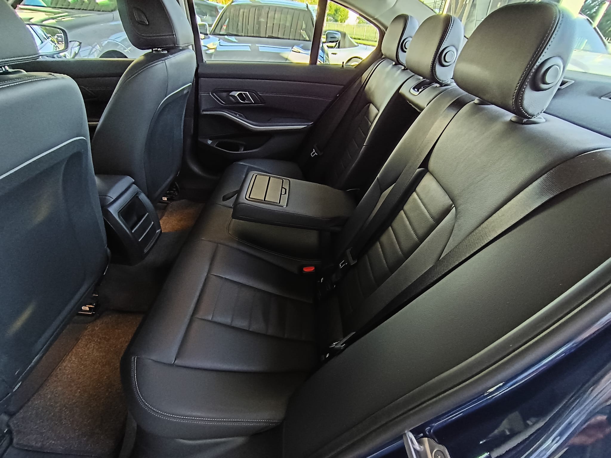 BMW 318i Business Advantage auto - immagine 12