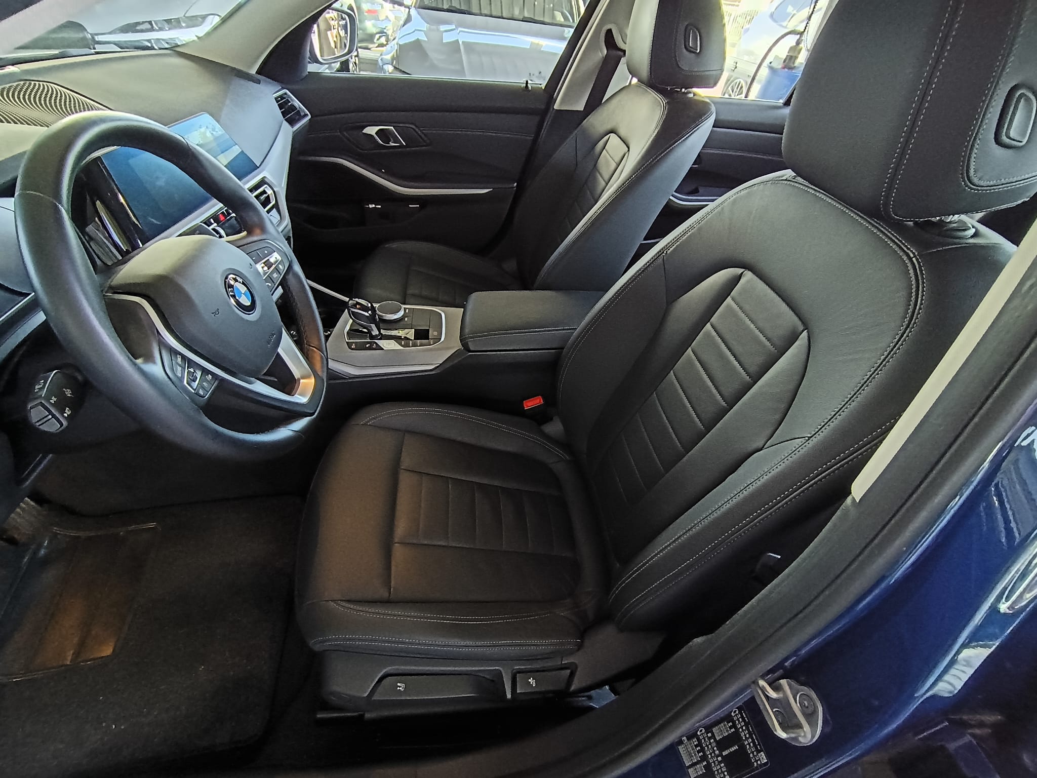 BMW 318i Business Advantage auto - immagine 11